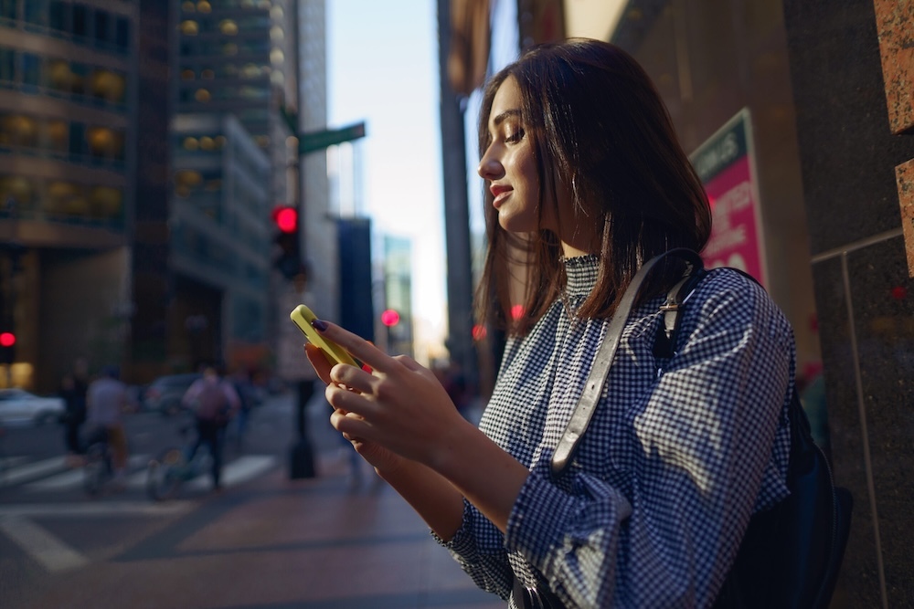 Utilisatrice de Luvimobile en roaming 5G